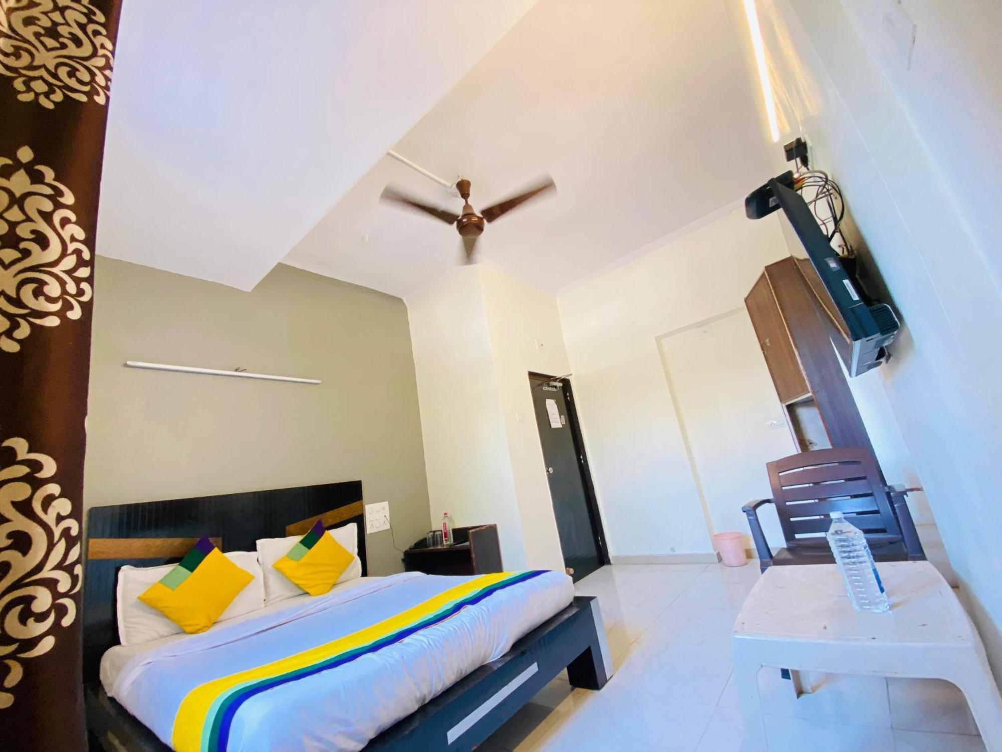 Hotel Aakash Navrangpura อาเมดาบัด ภายนอก รูปภาพ