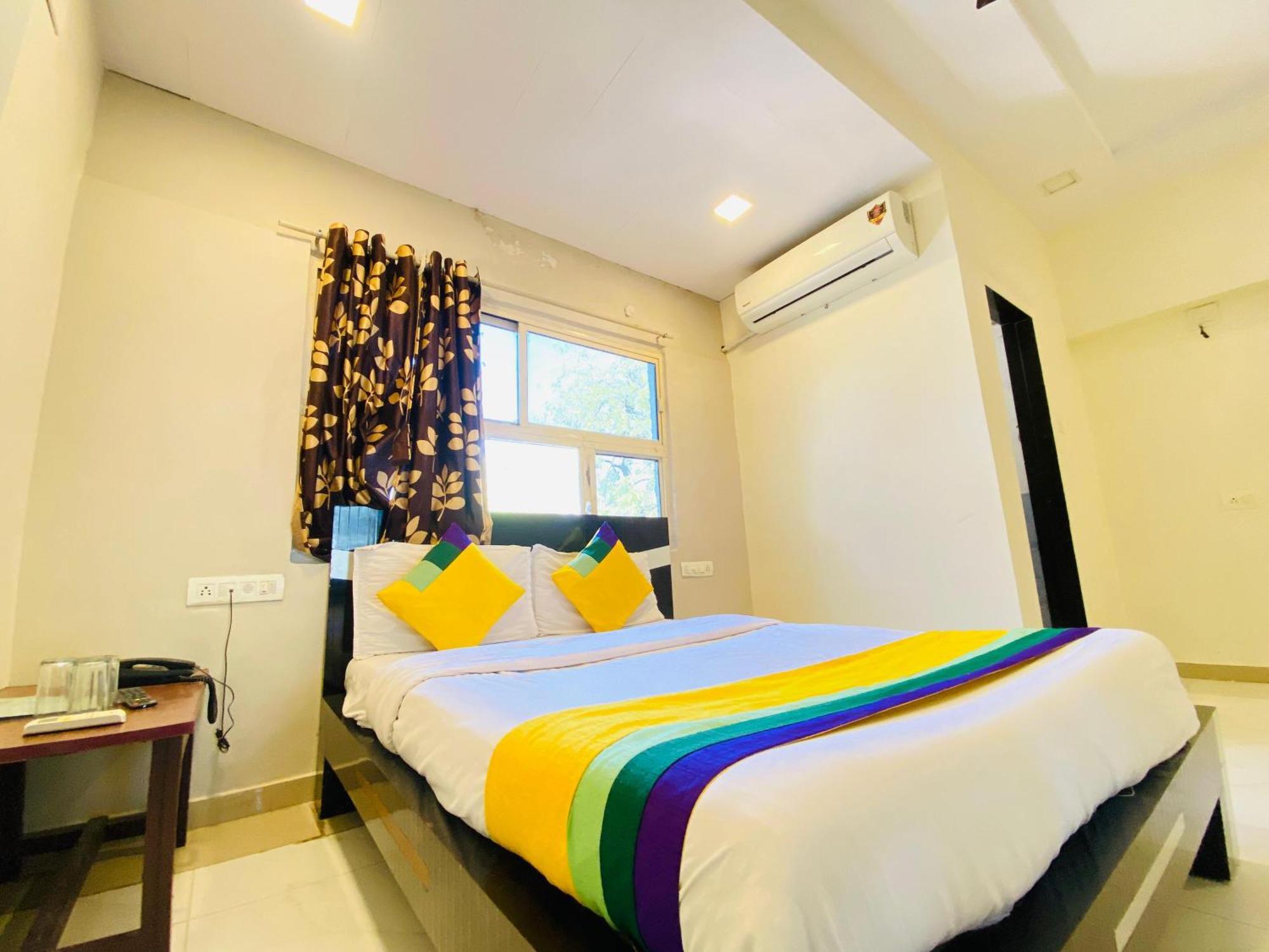 Hotel Aakash Navrangpura อาเมดาบัด ภายนอก รูปภาพ